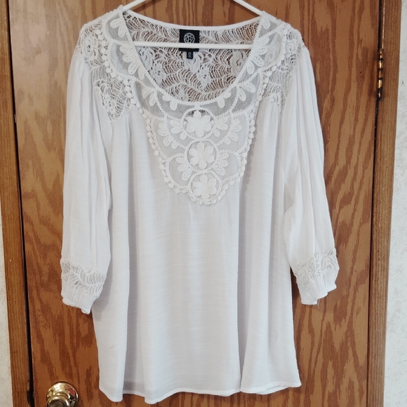 bobeau Tops - bobeau White Lace Yoke Tunic Top